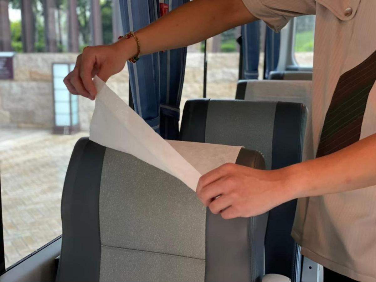 Hotel Royal Chiao Hsi Цзяосі Екстер'єр фото A bus driver covering the seat with a seat cover