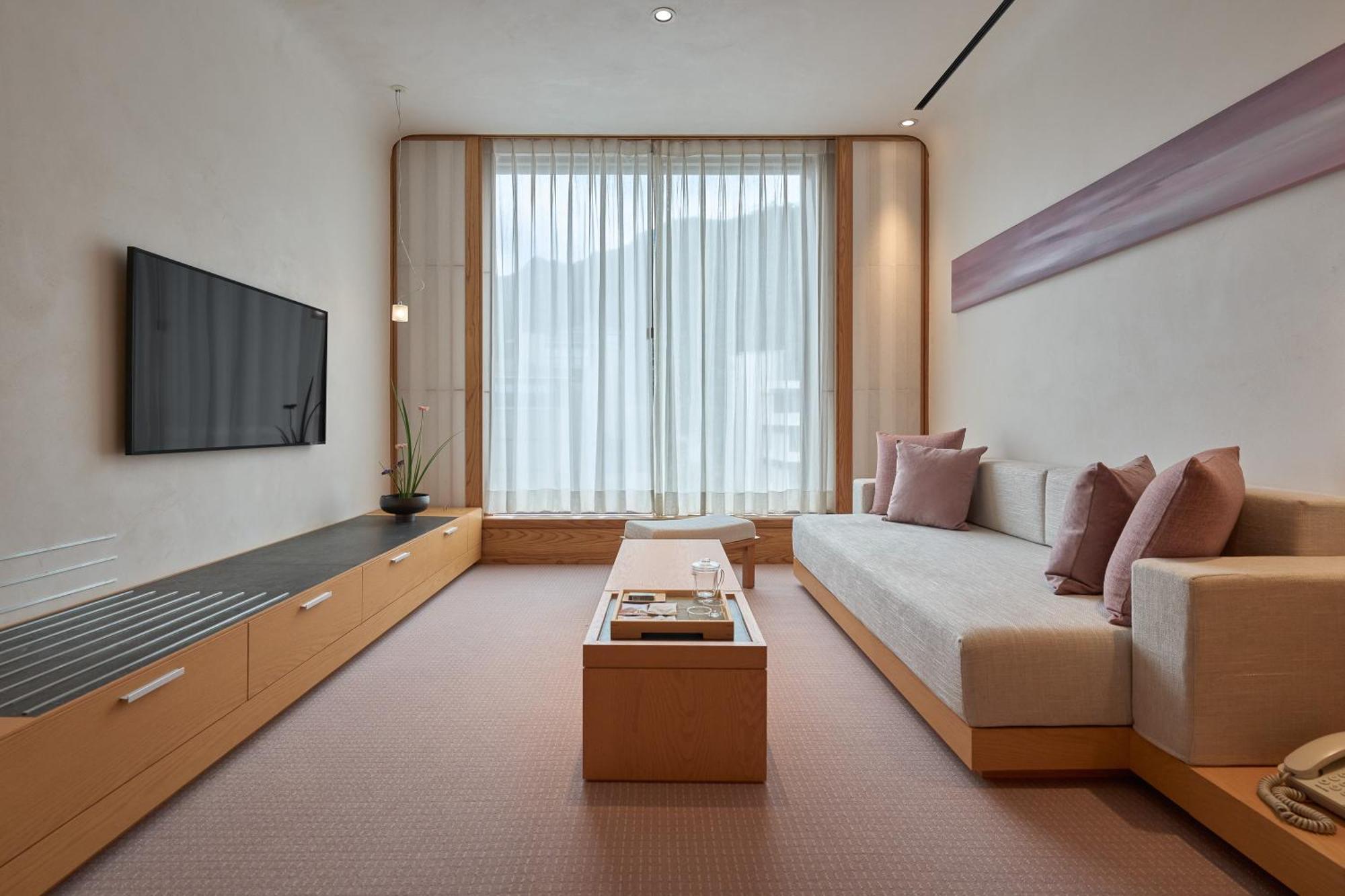 Hotel Royal Chiao Hsi Цзяосі Екстер'єр фото A living room at The Park, New Delhi