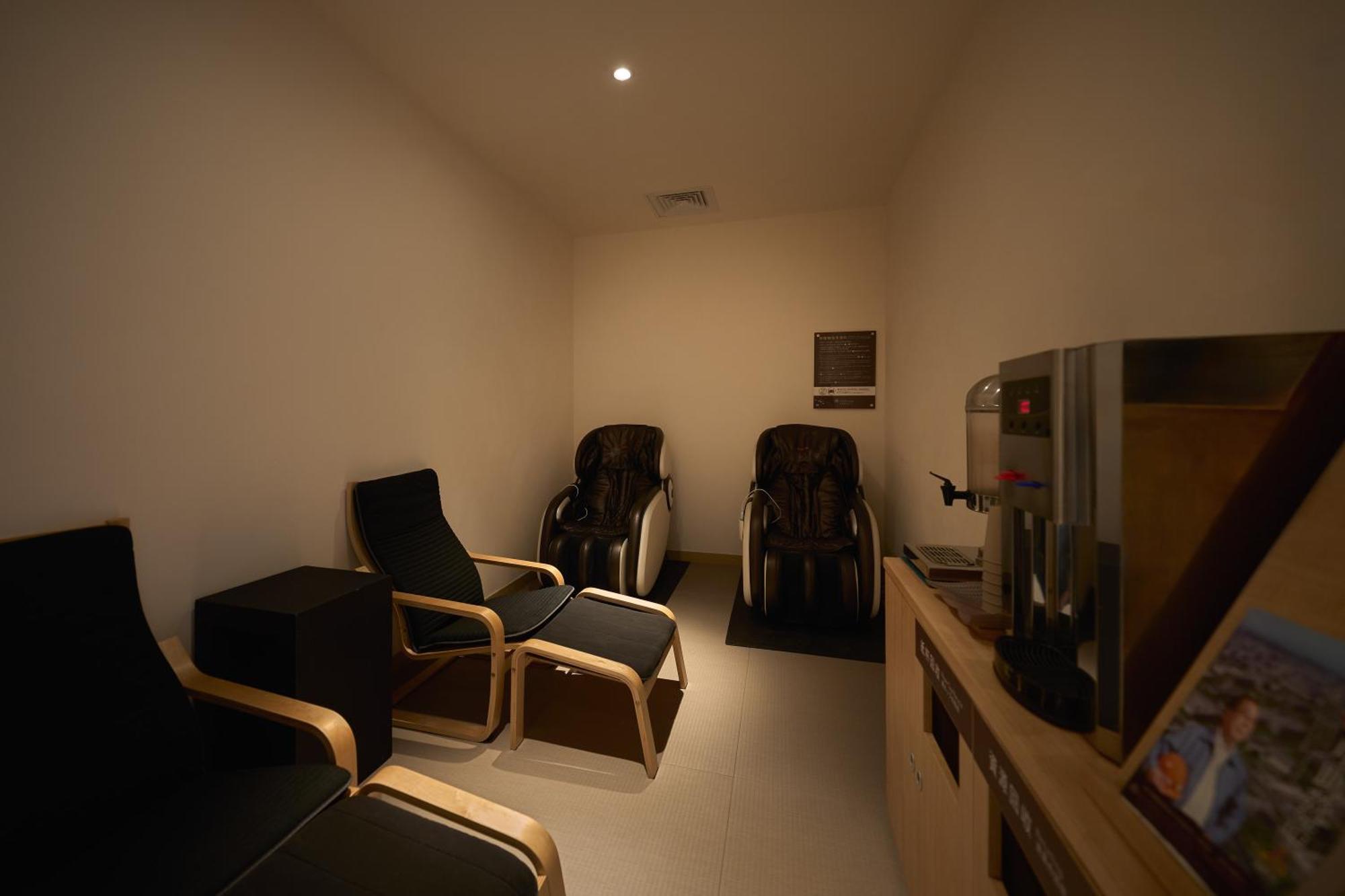 Hotel Royal Chiao Hsi Цзяосі Екстер'єр фото Massage chairs