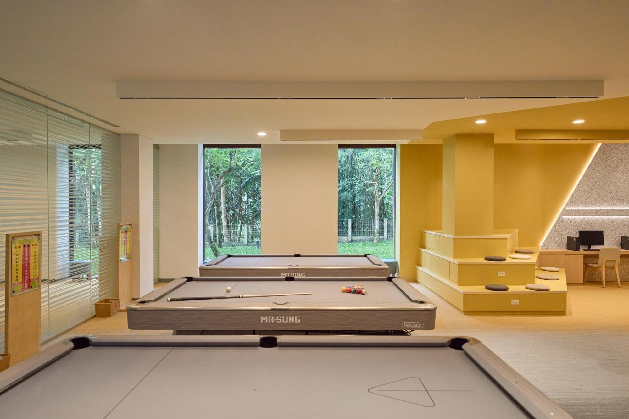 Hotel Royal Chiao Hsi Цзяосі Екстер'єр фото A carom billiards table